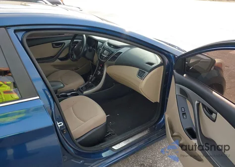 2016 Hyundai Elantra Value Edition z USA, uszkodzony, nr VIN KMHDH4AE1GU489616